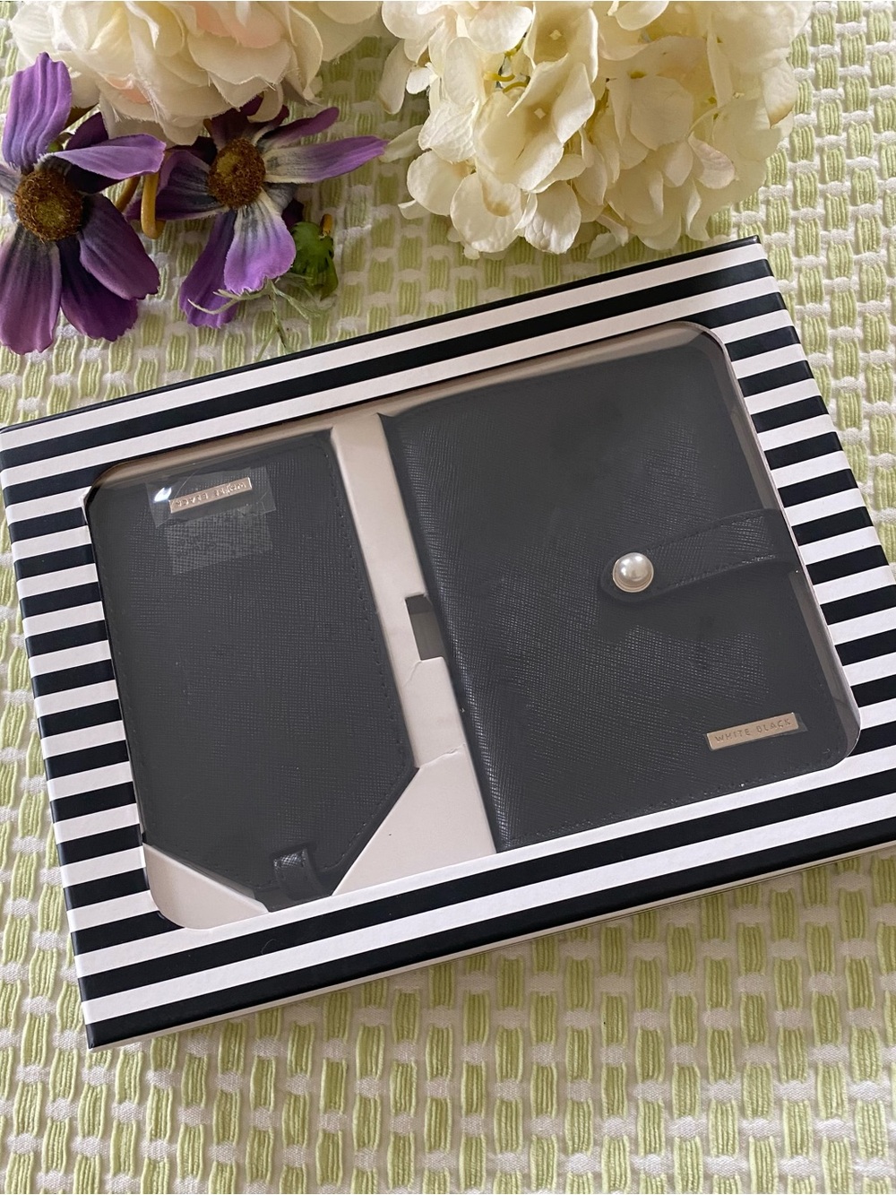 🦋White House Black Market Travel Set🦋